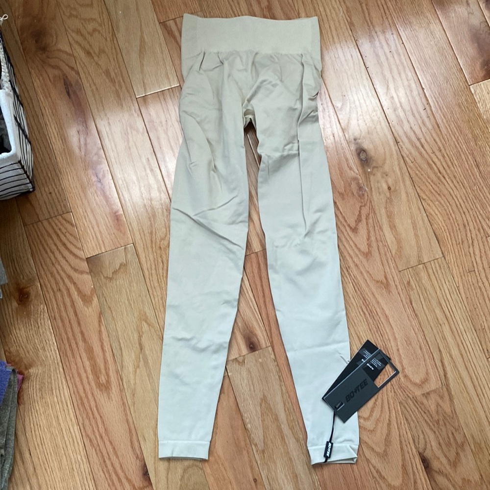 NWT BO&TEE motivation leggings